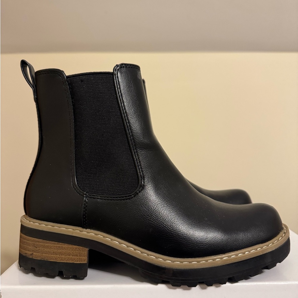 Universal Thread Black Ankle Boots